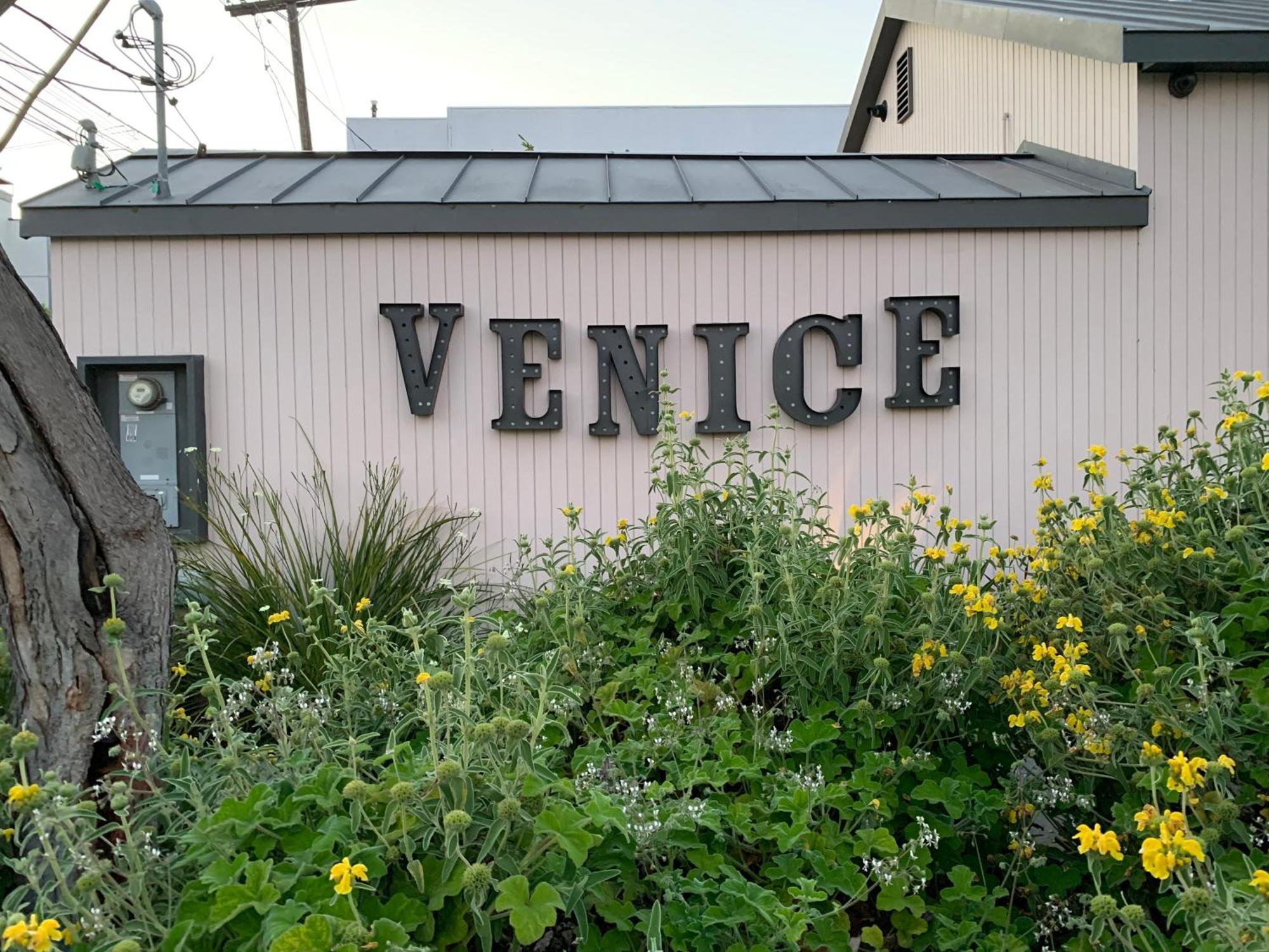 Chic Venice Beach Bungalow Steps From The Canals & Beach Los Ángeles Exterior foto